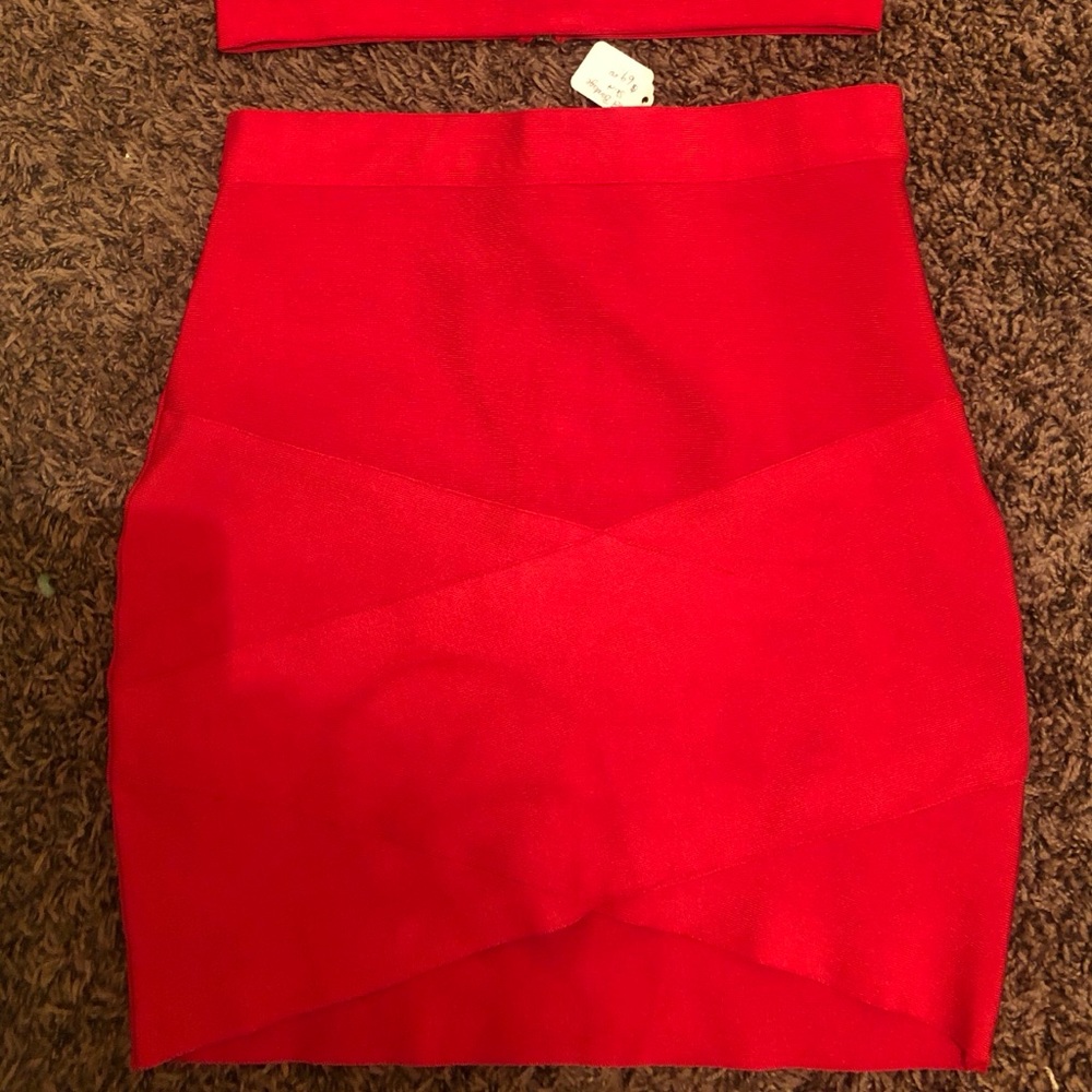 Two piece set - Picture 2 of 2